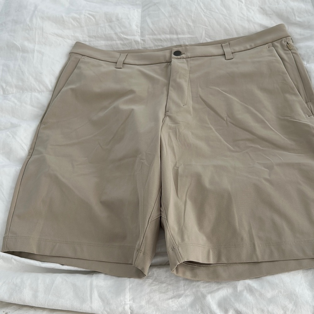 Lululemon men’s shorts 36 never worn